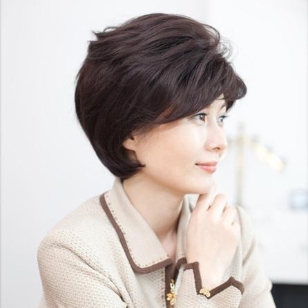 40岁女人洋气发型(40岁左右的女人烫什么发型好看)