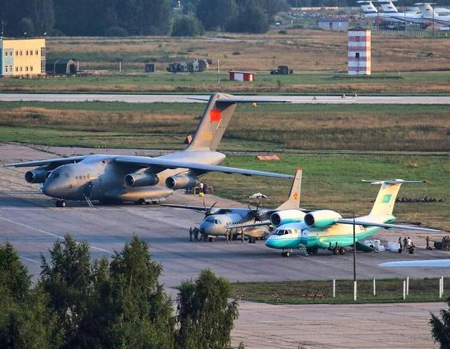 c17运输机(A400M运输机与C17的区别)