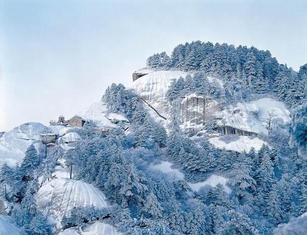 冬季旅行去哪里(冬天应该去哪里旅游比较合适呢？)
