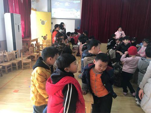 手指游戏《包饺子》(新编幼儿园小班手指游戏大全【17则】)