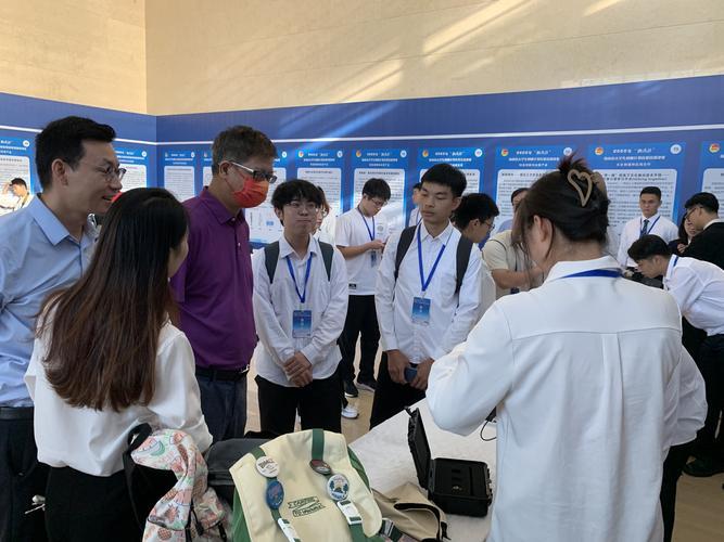 挑战杯大学生创业大赛优秀作品(给我个大学生挑战杯创业大赛作品,不要网上流传的要自己...)