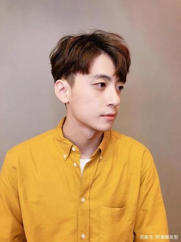 男士发型名称(求男生发型名称大全？要配图片的!)